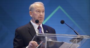 El embajador de Estados Unidos, Ronald Johnson, durante su discurso en la asamblea de la American Chamber México.