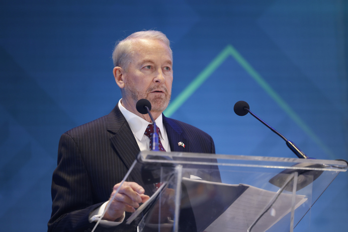 El embajador de Estados Unidos, Ronald Johnson, durante su discurso en la asamblea de la American Chamber México.