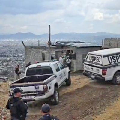Patrullas de la Guardia Civil y cinta de acordonamiento en un predio de la colonia Ampliación Leandro Valle en Morelia.