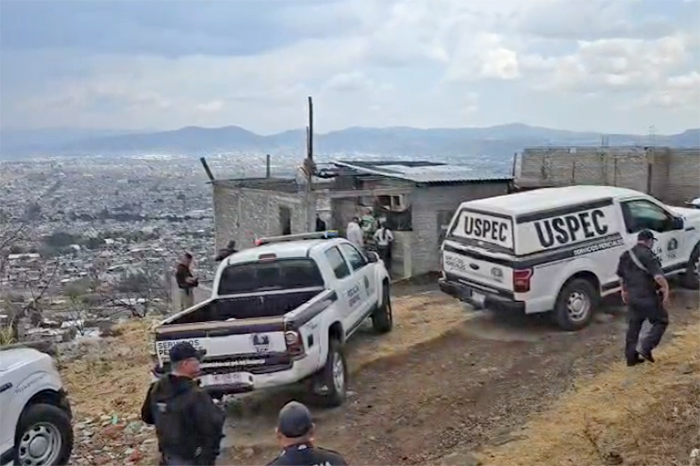 Patrullas de la Guardia Civil y cinta de acordonamiento en un predio de la colonia Ampliación Leandro Valle en Morelia.