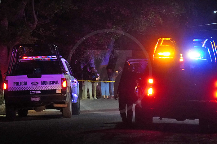 Elementos de la Guardia Civil y peritos de la Fiscalía estatal resguardando la zona de un hallazgo en la carretera de Zamora.