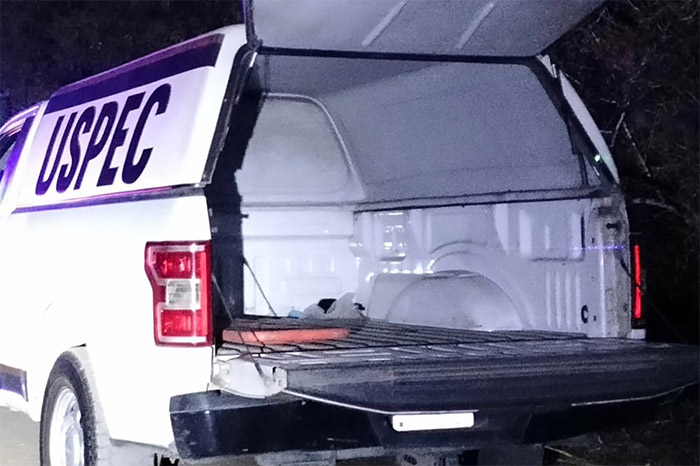 Elementos de la FGE y USPEC resguardando escena del crimen en Tarímbaro, Michoacán.