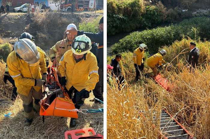 Elementos de Bomberos de Protección Civil Michoacán realizando labores de rescate en un canal de aguas negras en Morelia.