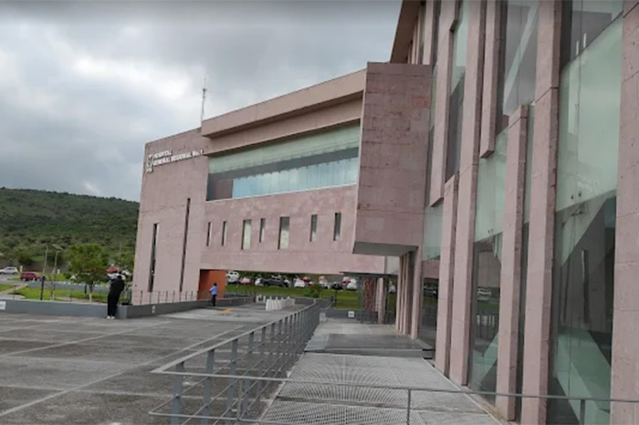 Fachada del Hospital del IMSS en Charo, Michoacán, donde se registró el robo de insumos médicos.