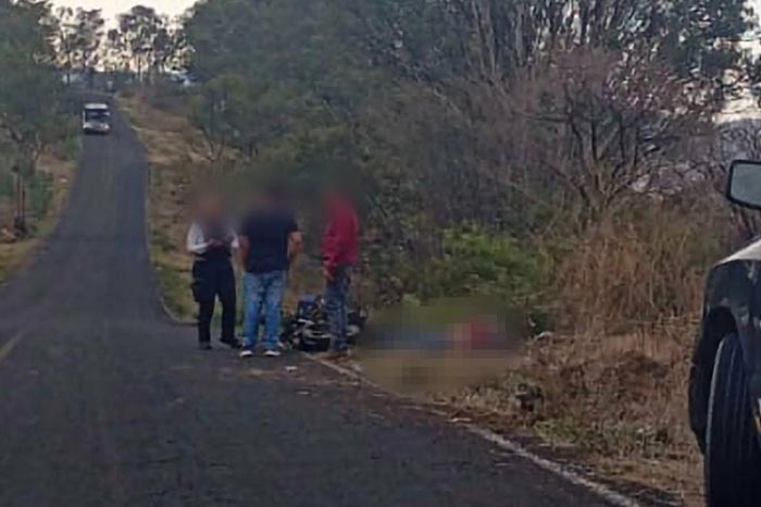 Lugar del accidente de motocicleta en la carretera Morelia-Chiquimitío, colonia La Inspiración.