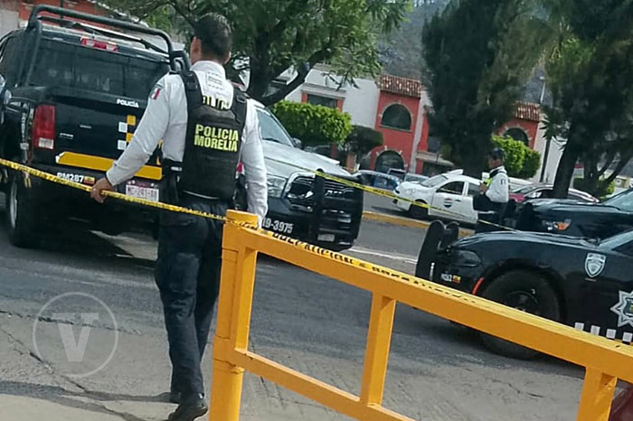 Patrullas de la Policía Municipal de Morelia acordonando zona en Las Américas