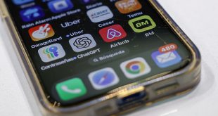 Detalle de la aplicación de Airbnb en un teléfono móvil. Imagen de archivo. EFE/ Mariscal