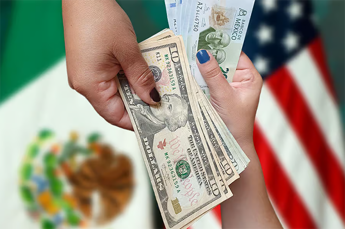 Firma de convenio entre la Secretaría del Migrante y empresas de transporte en la Terminal de Autobuses de Morelia.