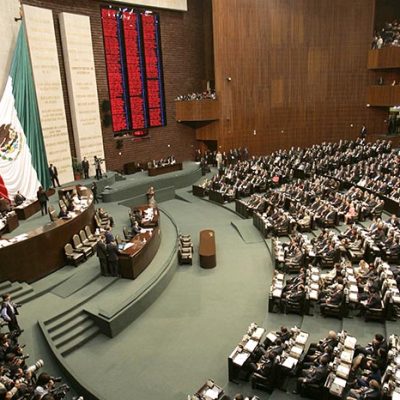 Votación en el pleno de la Cámara de Diputados de México para la reforma constitucional en materia de feminicidio.
