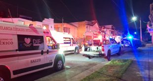 Elementos de la policía y peritos acordonando la calle Horizonte en Uruapan tras un ataque a balazos.