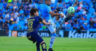Jugadores del Atlético Morelia durante el partido contra la Jaiba Brava en el Estadio Tamaulipas.