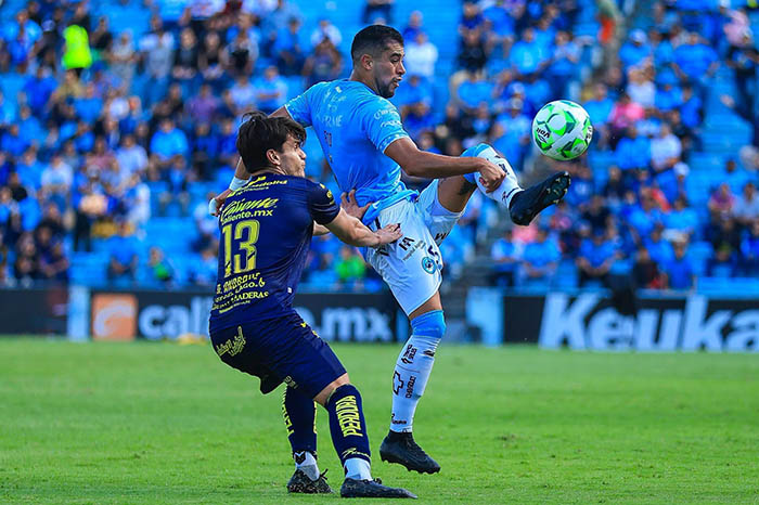 Jugadores del Atlético Morelia durante el partido contra la Jaiba Brava en el Estadio Tamaulipas.