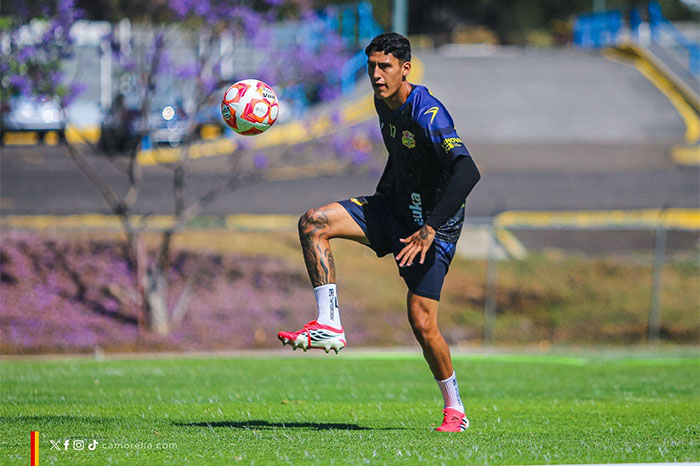 Mauro Nambo en entrenamiento previo al partido contra Coyotes de Tlaxcala en el Estadio Morelos.