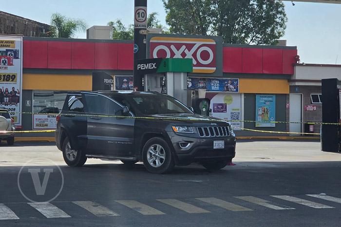 : Camioneta Jeep Grand Cherokee con placas de la UDC en gasolinera de Zamora tras ataque armado