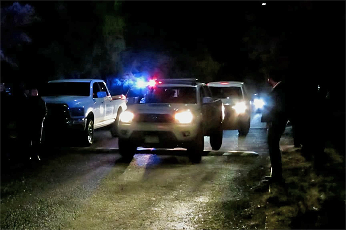 Patrullas de la FGE y operativo de seguridad en carretera de Michoacán tras ataque.