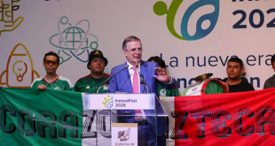 El secretario de Economía, Marcelo Ebrard, durante su recorrido por el Centro Industrial de Ternium en Monterrey.