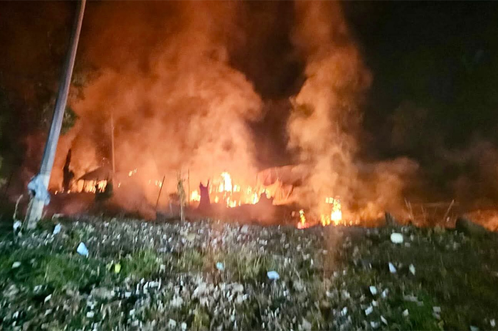 Labores de emergencia tras la explosión de un polvorín en la carretera Tangancícuaro - Valle de Guadalupe.