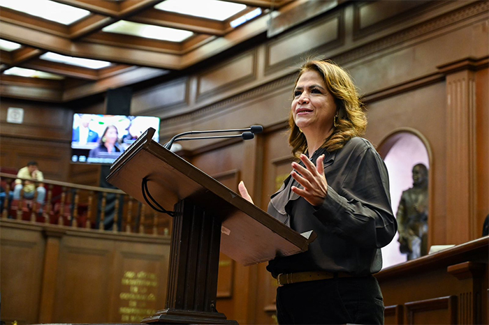 Diputada Fabiola Alanís presenta iniciativa de reforma al Código Penal en el Congreso de Michoacán.