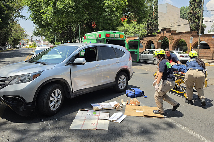 Unidades involucradas en el accidente de la Avenida Juárez bajo resguardo de Tránsito Municipal de Zamora.