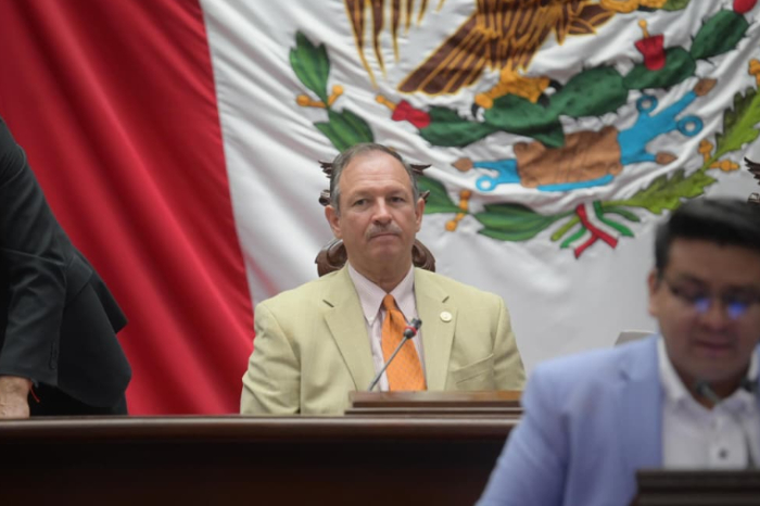 Diputado David Martínez Gowman durante la aprobación de la reforma de movilidad en Michoacán.