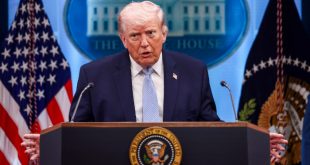 El presidente Donald Trump durante un anuncio sobre la política exterior y aranceles contra Irán.