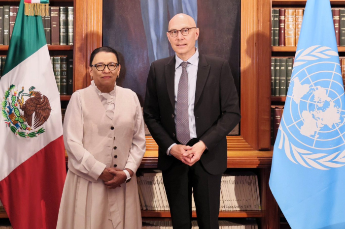 Rosa Icela Rodríguez y Volker Türk durante su reunión en la Secretaría de Gobernación.