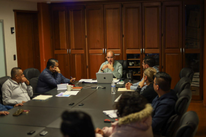 Reunión de trabajo entre Adolfo Torres Ramírez del Ooapas y locatarios del Mercado de Abastos