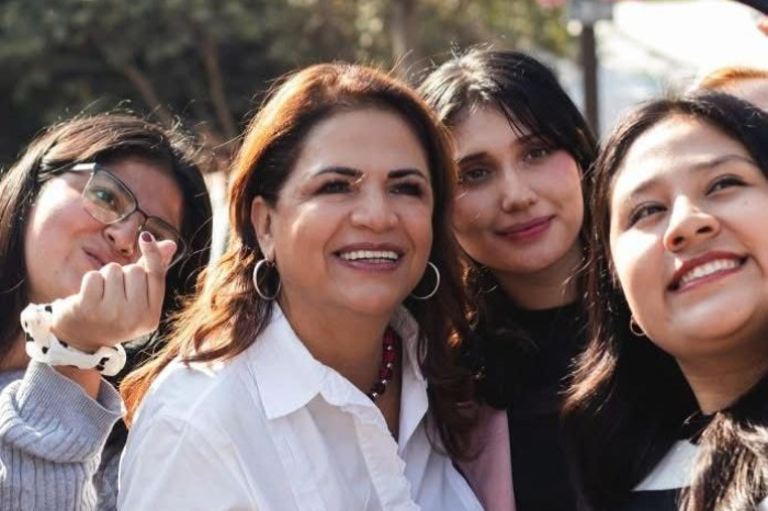 Diputada Fabiola Alanís destacando programas de bienestar para mujeres en Michoacán