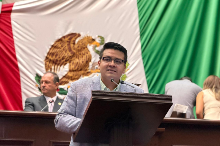 El diputado Toño Carreño Sosa de Movimiento Ciudadano durante una intervención en el Congreso del Estado de Michoacán.