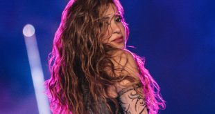 hakira en concierto durante su gira mundial Las Mujeres Ya No Lloran