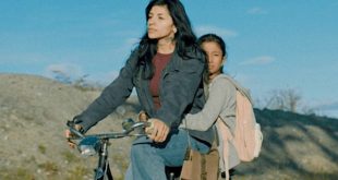 Cantante Cazzu en su debut como actriz en la película Risa y la cabina del viento