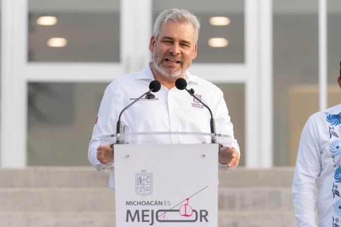 Gobernador Alfredo Ramírez Bedolla hablando sobre el Servicio Universal de Salud en Michoacán