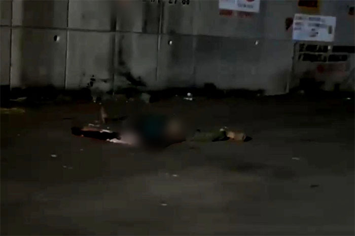 Elementos de la Guardia Civil y Policía Municipal resguardan escena del crimen en Apatzingán.