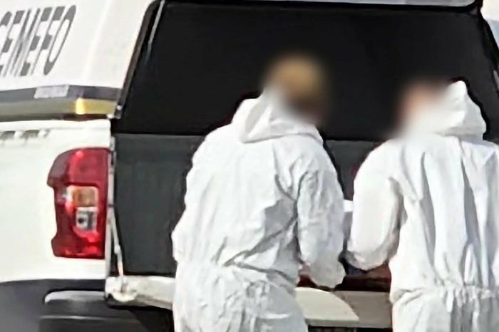 Elementos de la USPEC y la Fiscalía de Michoacán en el lugar de un hallazgo en Cuitzeo.