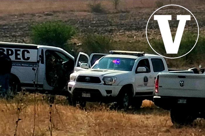 Elementos de la FGE y USPEC resguardando zona en la colonia El Calvario, Queréndaro.