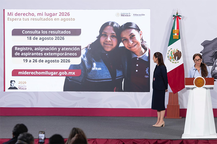 Estudiantes de secundaria en un aula preparándose para su ingreso a la educación media superior en Michoacán.