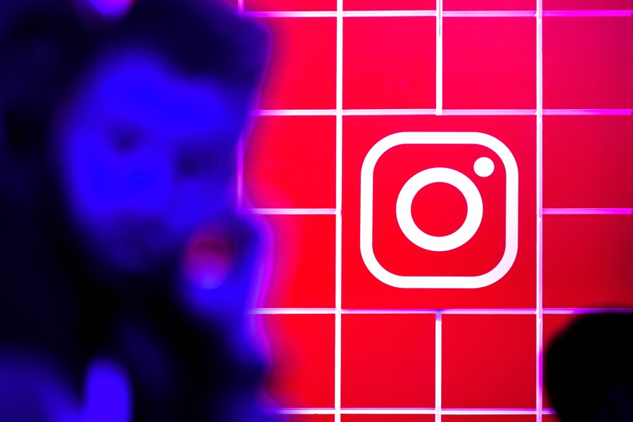Interfaz de Instagram con las nuevas funciones de supervisión parental y clasificación por edades.