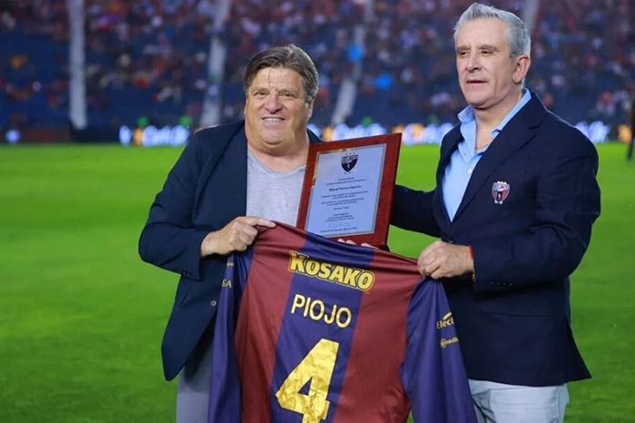 Miguel "Piojo" Herrera durante su presentación oficial como director técnico del Atlante.