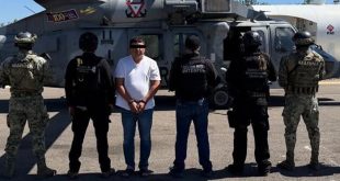 Unidades de la Secretaría de Marina y la Guardia Nacional patrullando las calles de Tepic, Nayarit.