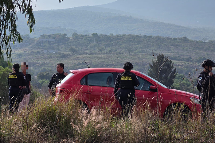 Patrullas de la Unidad Táctica de la Policía Morelia realizando recorridos de vigilancia en la localidad de Isaac Arriaga.