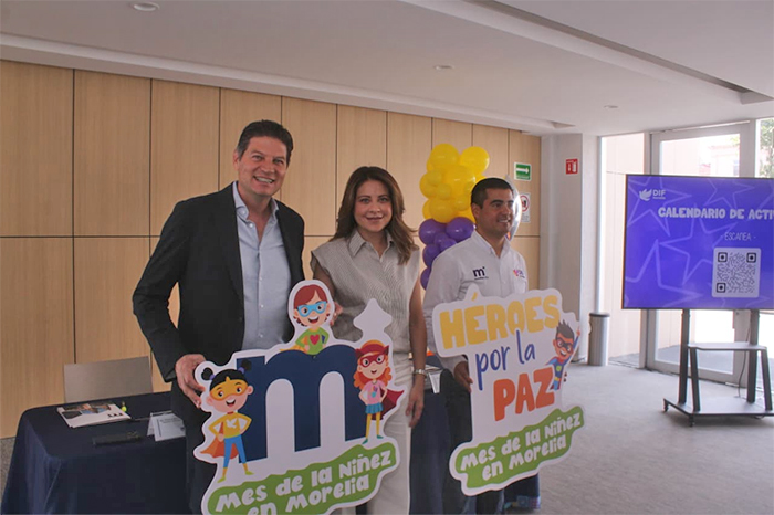 Alfonso Martínez Alcázar y Paola Delgadillo Hernández presentan el programa Héroes por la Paz para el mes de la niñez en Morelia.