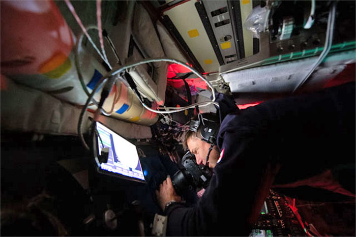 La cápsula Orión de la misión Artemis II en su trayectoria de regreso a la Tierra.