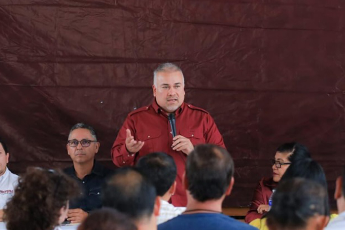 Jesús Mora González, dirigente estatal de Morena en Michoacán, durante un evento político.