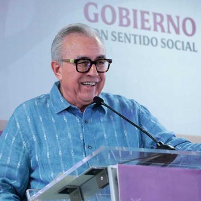 El gobernador de Sinaloa, Rubén Rocha Moya, captado durante un evento público.