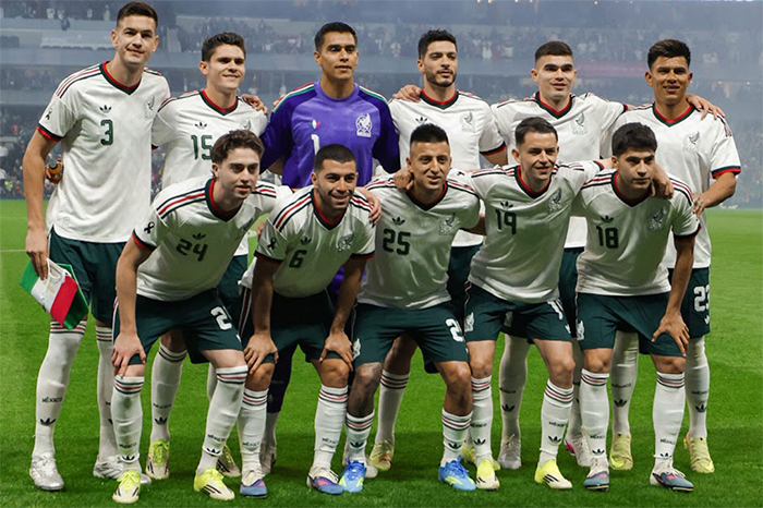 Once titulares de la Selección Mexicana de futbol posando antes de un partido; imagen ilustrativa para la convocatoria rumbo al Mundial 2026.