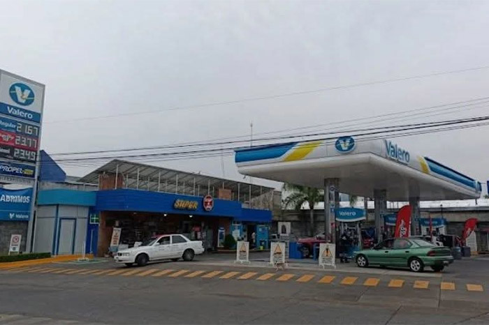 El Gobierno Federal y el sector gasolinero buscan mitigar el impacto de los precios internacionales mediante un pacto voluntario.