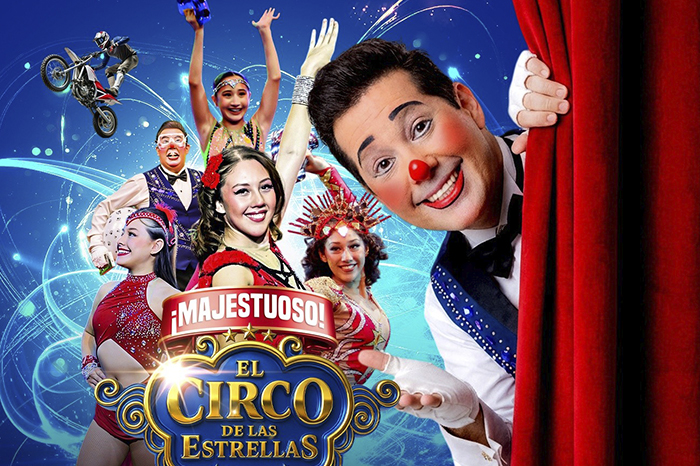 Payasos y acróbatas del Circo de las Estrellas.