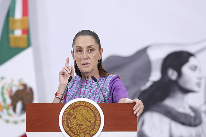 Presidenta Claudia Sheinbaum durante conferencia de prensa matutina en Palacio Nacional
