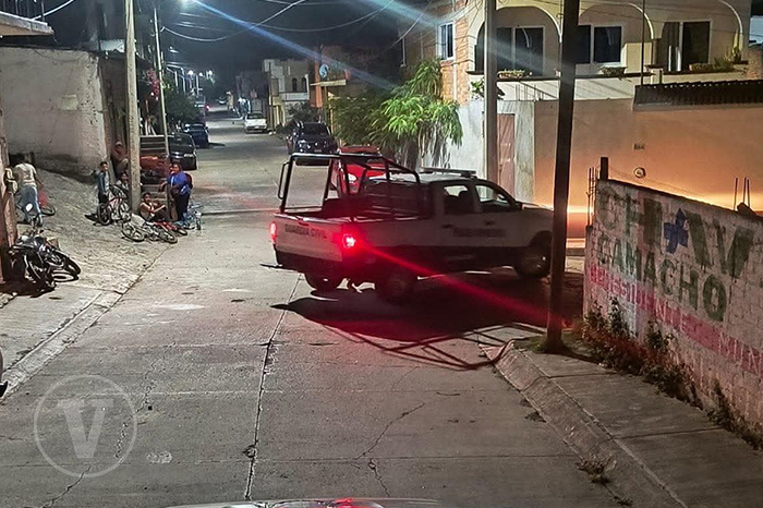Elementos de la Guardia Civil y militares realizando patrullajes de vigilancia en zonas rurales del municipio de Queréndaro.