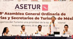Roberto Monroy García durante su nombramiento como presidente de la Asetur en la 68ª Asamblea General Ordinaria.